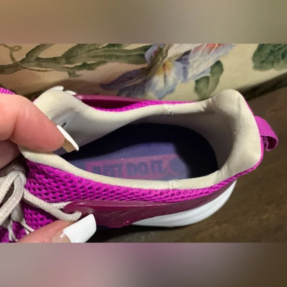 Nike- Women’s sneaker’s 8 - Picture 2 of 5